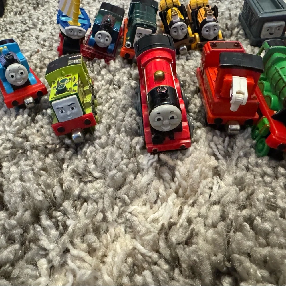 Thomas & Friends Colorful Engine Collection - Picture 2 of 5